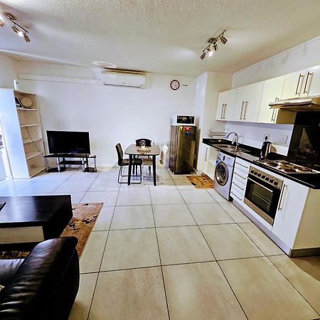 Kingelph Home-Stay Windhoek Exteriör bild